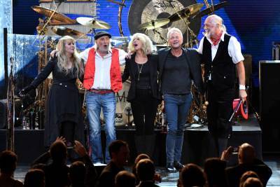 Fleetwood Mac’s Mick Fleetwood And Lindsey Buckingham Have Ended Their Feud, Farewell Tour Possible - etcanada.com
