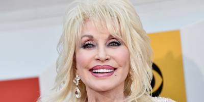 Dolly Parton Gets the Coronavirus Vaccine She Helped to Fund - www.justjared.com - Nashville