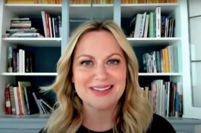 Amy Poehler On Virtually Hosting The Golden Globes With Longtime Friend Tina Fey - etcanada.com - Los Angeles