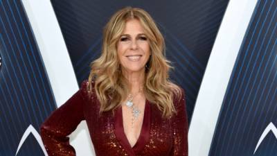 Rita Wilson Looks Back at COVID-19 Diagnosis One Year Later - www.etonline.com