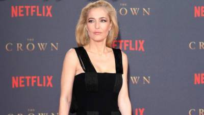 Gillian Anderson Addresses Accent Questions and Alec Baldwin's Tweet (Exclusive) - www.etonline.com - Britain - USA