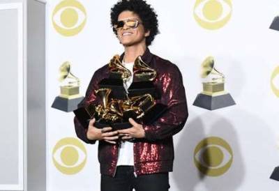 Bruno Mars calls himself an ‘out of work musician’ as he begs Grammys to let band Silk Sonic perform - www.msn.com - city Uptown