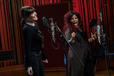 Chaka Khan & Idina Menzel Sing ‘I’m Every Woman’ For International Women’s Day - etcanada.com