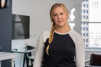 Amy Schumer Recalls Time Ex-Boyfriend ‘Chased Her With A Knife’ During Conversation With Paris Hilton - etcanada.com - Paris