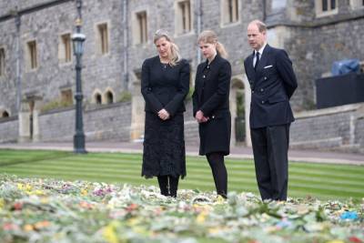 Prince Edward, Countess Sophie & Daughter Louise View Tributes To Prince Philip - etcanada.com - county Prince Edward
