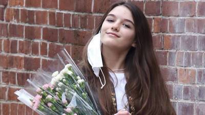 Suri Cruise Celebrated Her 15th Birthday She’s Almost as Tall as Mom Katie Holmes Now - stylecaster.com - New York