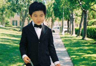 Oscars 2021: 9-year-old Minari star Alan S Kim rocks tuxedo with shorts as he walks his dog - www.msn.com