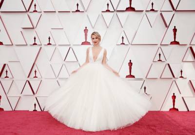 The Oscars Bring Back Red Carpet Glam In Whites, Reds, Gold - etcanada.com - Los Angeles