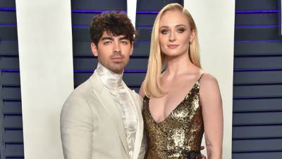 Joe Jonas Gushes Over ‘Show Stopping’ Wife Sophie Turner As She Posts Gorgeous New Selfies - hollywoodlife.com