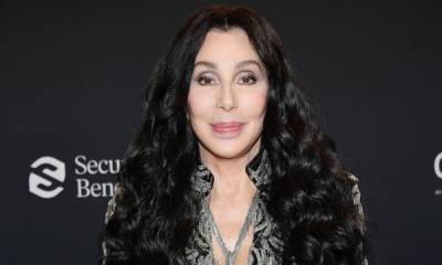Cher befriended a lonely elephant and helped him travel to a new home - us.hola.com