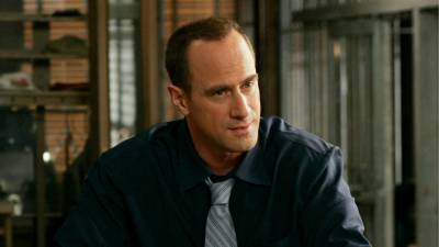 Chris Meloni Knows He Has a ‘Big Cake’ After This Photo of His Butt on ‘Law Order’ Went Viral - stylecaster.com