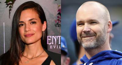 Torrey DeVitto Confirms She's Dating Chicago Cubs Manager David Ross with Cute Selfie! - www.justjared.com - Chicago - city Cincinnati