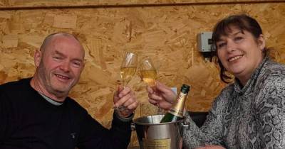 Tom and Julie Malone toast the start of the weekend with a glass of bubbly ahead of tonight's Gogglebox - www.ok.co.uk
