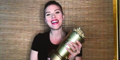Scarlett Johannsson Gets Slimed By Husband Colin Jost After Winning at MTV Movie & TV Awards! - www.justjared.com
