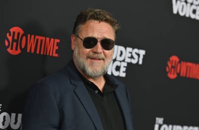 Russell Crowe’s Kids Are Growing Up Fast And Look Just Like Him In New Photo - etcanada.com