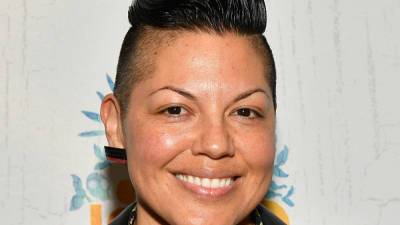 Sara Ramirez Joins 'Sex & the City' Revival as Non-Binary Character Che Diaz! - www.justjared.com