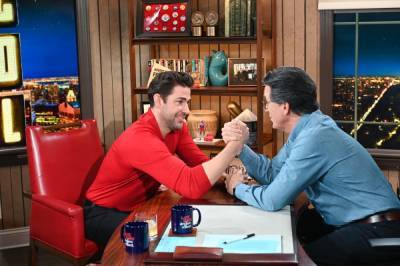 John Krasinski Arm Wrestles Stephen Colbert As In-Studio Guests Return - etcanada.com