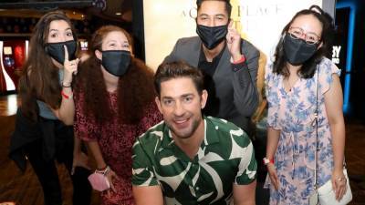 John Krasinski Surprises Fans in Miami at an Early Screening of 'A Quiet Place Part II' - www.etonline.com - Miami - Florida - county Early