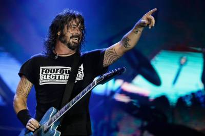 Dave Grohl Will Co-Host ‘The Tonight Show’ With Jimmy Fallon On Monday - etcanada.com