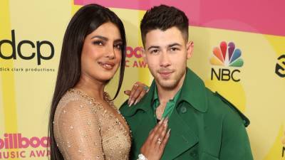 Nick Jonas and Priyanka Chopra Pose Together for 2021 Billboard Music Awards Red Carpet - www.etonline.com - Los Angeles