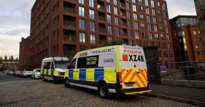 Four arrested after armed police swoop on Castlefield apartment block - www.manchestereveningnews.co.uk - Manchester