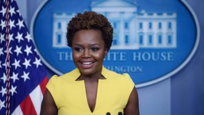 Karine Jean-Pierre Becomes First Black Woman in 30 years to Lead White House Press Briefing - www.etonline.com - France - New York - Haiti
