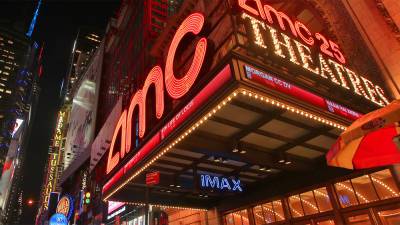 NYC Movie Theaters Scramble To Interpret Gov. Cuomo’s Latest Edict – No Capacity Restrictions On Patrons But They’ve Still Got To Be Six Feet Apart - deadline.com - New York
