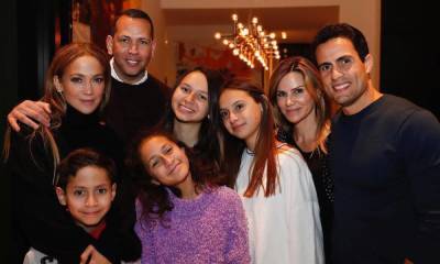 Alex Rodriguez stuns fans with new family photo on beach amid Jennifer Lopez split - hellomagazine.com