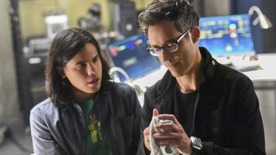 'The Flash': Tom Cavanagh and Carlos Valdes to Exit After 7 Seasons - www.etonline.com