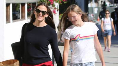 Violet Affleck, 15, Is Taller Looks Like Mom Jennifer Garner’s Twin Hitting Gym Together - hollywoodlife.com - Los Angeles