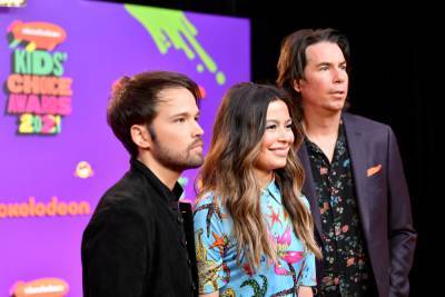 ‘iCarly’ Reboot First Trailer Teases Carly And Freddie’s Dating Lives, Baby Spencer And More! - etcanada.com