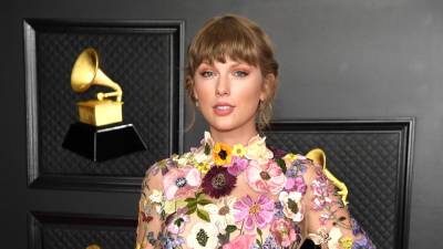 Taylor Swift uses 2021 CMT Music Awards win to praise her mother - www.foxnews.com - Tennessee