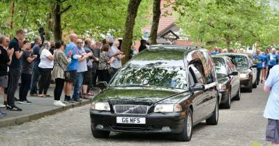 Hundreds turn out to say farewell to marathon great Ron Hill - www.manchestereveningnews.co.uk - county Hall