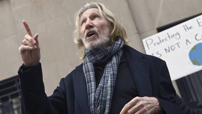 Roger Waters Says He Turned Down Facebook’s Offer to Use Pink Floyd Song in Ad - variety.com