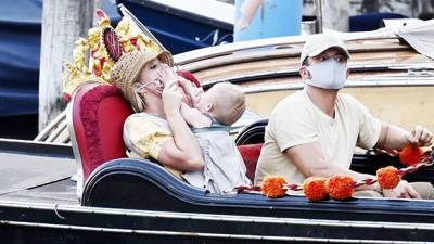 Katy Perry Snuggles Up To Baby Daisy, 10 Mos., On Venice Gondola Ride With Orlando Bloom – See Pics - hollywoodlife.com - Italy