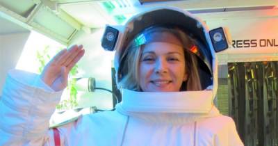 Kim Cattrall Shares Space Photo, Convinces Fans She’s Embarking on NASA Mission - www.usmagazine.com