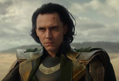 Tom Hiddleston Controls The Cue Cards In Hilarious New ‘Loki’ Featurette - etcanada.com
