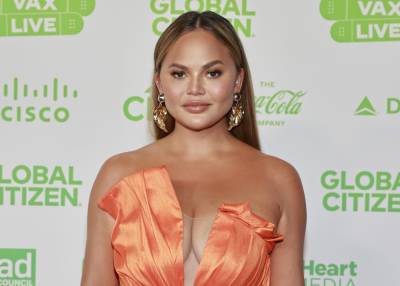 Chrissy Teigen’s Team Says Michael Costello’s Screenshots Of Alleged Bullying Are Fake - etcanada.com
