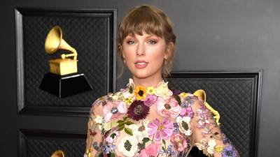 Taylor Swift Announces 'Red' Will Be Her Next Album to Get a 'Taylor's Version' - www.etonline.com