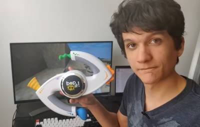 Someone is playing ‘Minecraft’ using a Bop-It as a controller - www.nme.com - USA