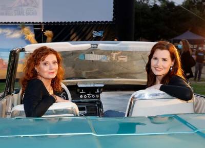 Susan Sarandon and Geena Davis reunite for Thelma & Louise 30th anniversary drive-in - evoke.ie - Greece
