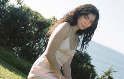 Lorde praised for dropping CDs and offering “discless” version of new album - www.nme.com - New Zealand