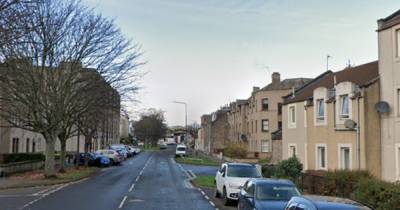 Police hunting armed thug after horror attack on couple walking down Scots street - www.dailyrecord.co.uk - Scotland
