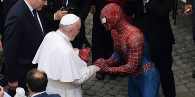 Pope Francis Meets Spider-Man During Weekly Service at The Vatican - www.justjared.com - Vatican - city Vatican - county Pope