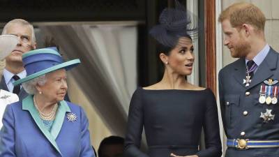 Queen Elizabeth keeps rare photo of Meghan Markle, Prince Harry in Buckingham Palace - www.foxnews.com - Britain - county Buckingham