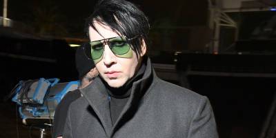 Marilyn Manson Set To Turn Himself Into Police Over 2019 Arrest Warrant - www.justjared.com - Los Angeles - state New Hampshire