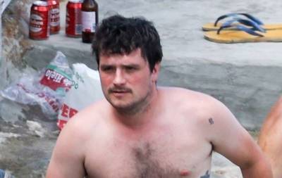 Josh Hutcherson Goes Shirtless During a Beach Day in Ibiza with Girlfriend Claudia Traisac - www.justjared.com - Spain