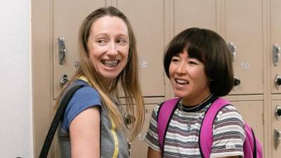 How ‘PEN15’ Production Designer Grace Alie Turned Back The Clock To The Early 2000s: “We Had A Lot Of Trips Down Memory Lane” - deadline.com