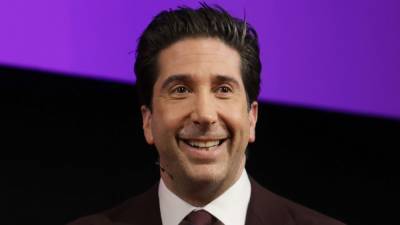 David Schwimmer Shares Behind-the-Scenes Photos From the 'Friends' Reunion of the 'Cast Huddle' and More - www.etonline.com