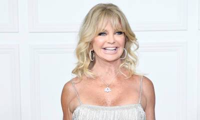 Goldie Hawn dances around in the water in stunning V-neck swimsuit during Greek holiday - hellomagazine.com - Greece